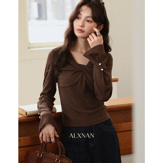 鹿向南「巴黎晚报」设计感棕色长袖T恤女秋新款法式修身显瘦上衣 商品图0