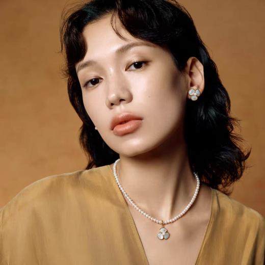 2楼「新品」Fellala/翡拉拉「白山茶」系列耳钉简约女款耳饰高级饰品吊牌价829现价746 商品图3