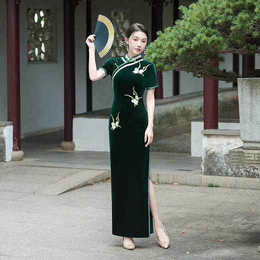 丝绒走秀旗袍2025夏新款优雅短袖中老年高端气质修身舞台演出服女 商品图2