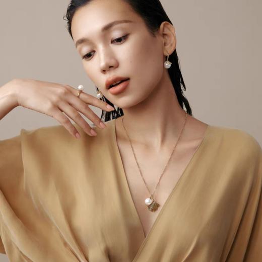 2楼「新品」Fellala/翡拉拉「秋叶」系列珍珠项链设计感颈链首饰货号925423203吊牌价899实价809 商品图2