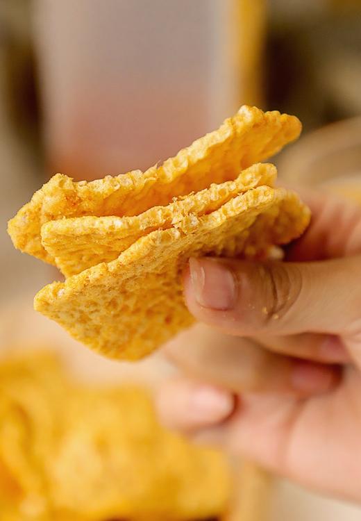 量大美味还实惠💰29.9秒杀9大袋【超火的香酥食者聪 苦荞片】🥳香酥松脆掉渣，比薯片还好吃😍口口嘎嘎脆越嚼越香😋😋 ✅精选优质苦荞麦，超浓郁苦荞香💯每一片都裹满了苦荞粉，金黄诱人✨ 商品图10