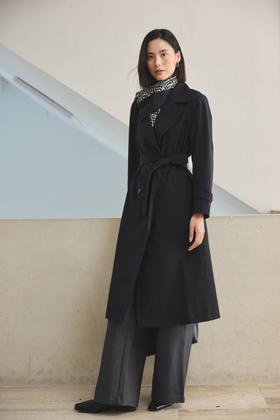 带围巾设计风衣