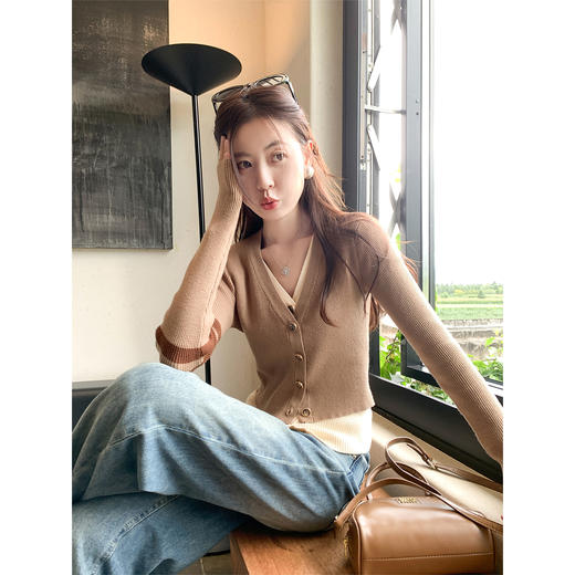 【149元任选2件】现货！卡其色韩版V领针织衫 商品图2