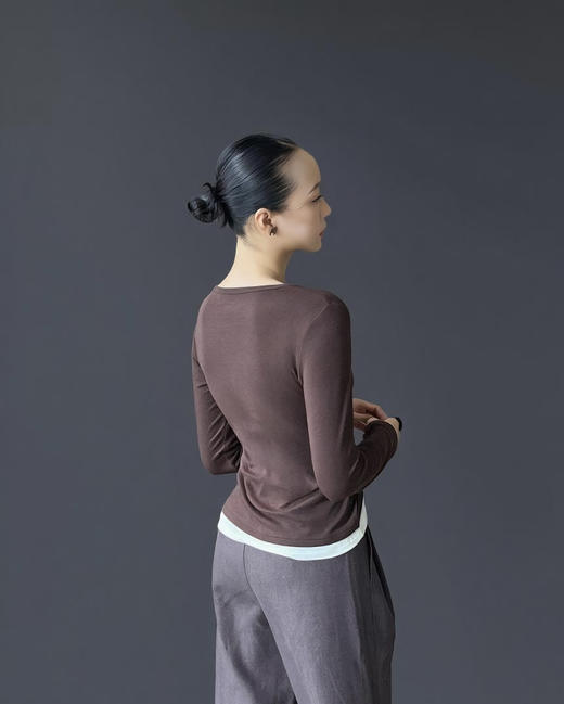 【第二层肌肤】噢蜜ooomeooo假两件大U领打底衣 商品图2