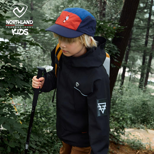 诺诗兰童装 三合一硬壳外套  内胆采用复合摇粒绒材质，亲肤保暖抗静电，孩子玩耍出汗也不闷。专业级户外防护，守护孩子每一次自然探索。CO130488 商品图4