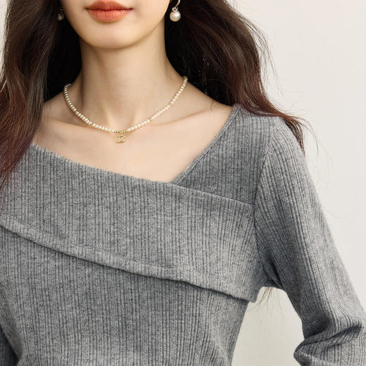 【09/03新品】熙世界格雷系灰色针织套装裙两件套女秋新款斜肩领上衣半身裙套装 商品图4