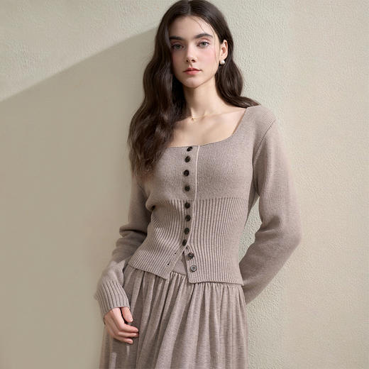 西遇法式气质方领单排扣针织衫女秋季正肩收腰显瘦长袖上衣V3251230 商品图2