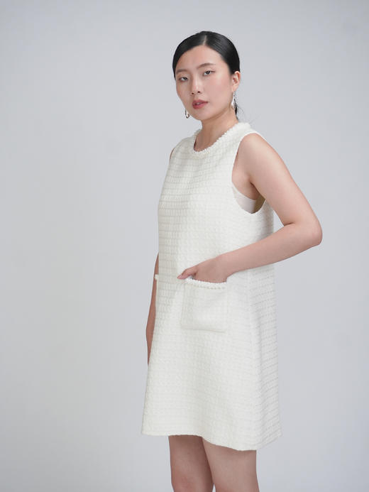 sz3s53_凝脂色_连衣裙_春秋_圆领无袖小香风粗花呢直筒 A 字短款_高级女装_BERNIEELEN 伯妮斯茵 商品图6