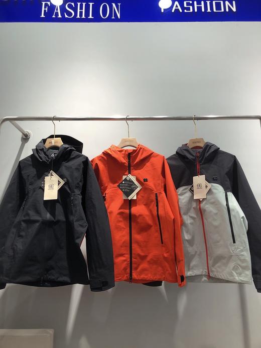 点此购买 可隆1992C-Knit男女款冲锋衣 LL 329198 商品图0