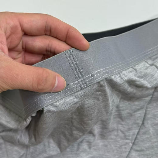 原单正品露露乐檬，男士内裤，一盒3条装
固定搭配，藏青/黑色/灰色 尺码S-XXL
原价580
贴身内衣，打开包装无质量问题不退换 商品图10