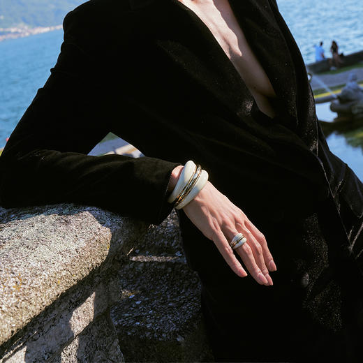 【戚薇&胡杏儿&宋佳&宋妍霏&张婧仪同款】Art Nouveau新艺术时期 | 奥斯白色珐琅戒指 商品图1