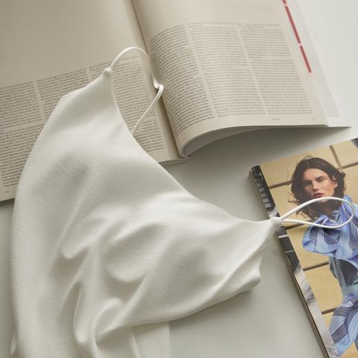 四季百搭免bra细坑条细吊带 居家休闲运动皆可穿，精致领型，凸显脖颈线条和锁骨曲线，一体杯胸垫免穿BRA更舒心，亲肤服帖聚拢有型 ，一体式无扣弹力细肩带，松紧有度，不易 商品图1