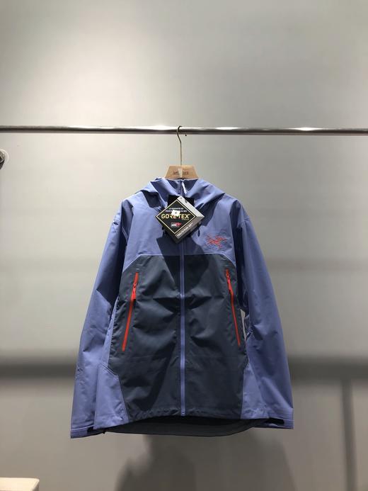 点此购买 始祖鸟Beta系列SL男女款拼接硬壳刺绣连帽防水防风透气冲锋衣 LL 329203 商品图2