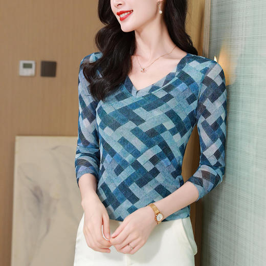 KQL 520N89311时尚纱网印花长袖V领修身显瘦洋气打底衫T恤 商品图0