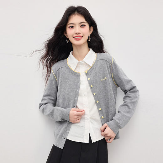 【09/03新品】熙世界含羊毛撞色圆领针织衫女长袖时尚百搭毛衣开衫2025秋季新款 商品图3