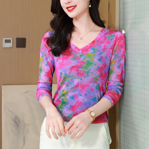 KQL 520N89351时尚纱网印花长袖V领修身显瘦洋气打底衫T恤上衣 商品图2