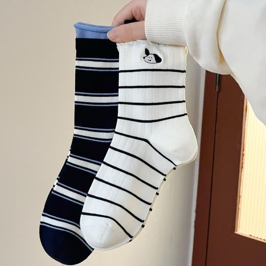 4双装！2025秋款女袜藏青系小狗刺绣 可爱波点 条纹卷边中筒袜  61%精梳棉 袜头无骨不硌脚 商品图2