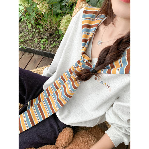 <曾小咸推荐>韩系彩色刺绣卫衣披肩两件套 商品图1