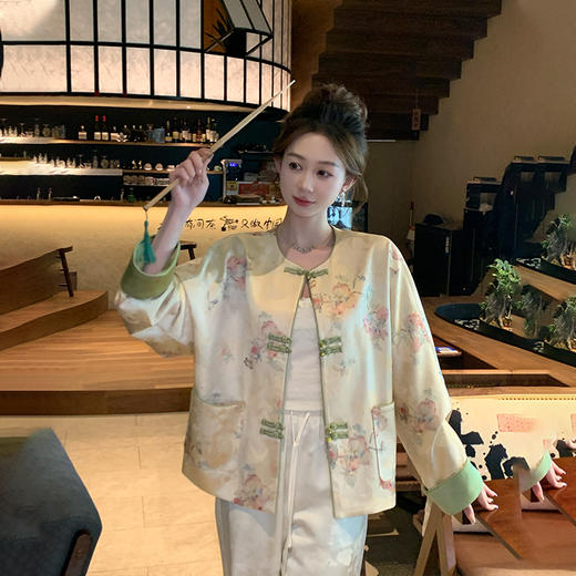 金蘑菇菇 陌上花开蝴蝶飞 / 新中式圆领提花盘扣国风外套 商品图1