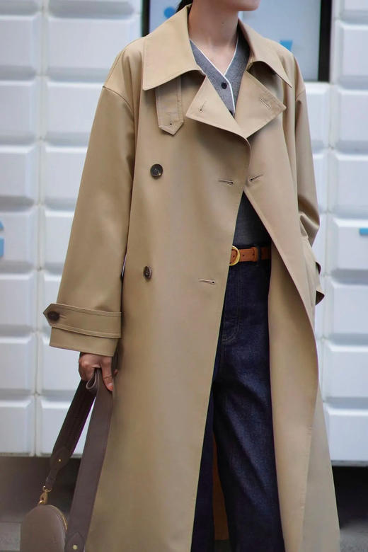 【高品质私服】【IC丝羊毛精纺平纹布翻领风衣】线条流畅干练，富有人文气质，干练优雅与率性风格随意切换N1040-CC【无标出货 介意慎拍】 商品图4