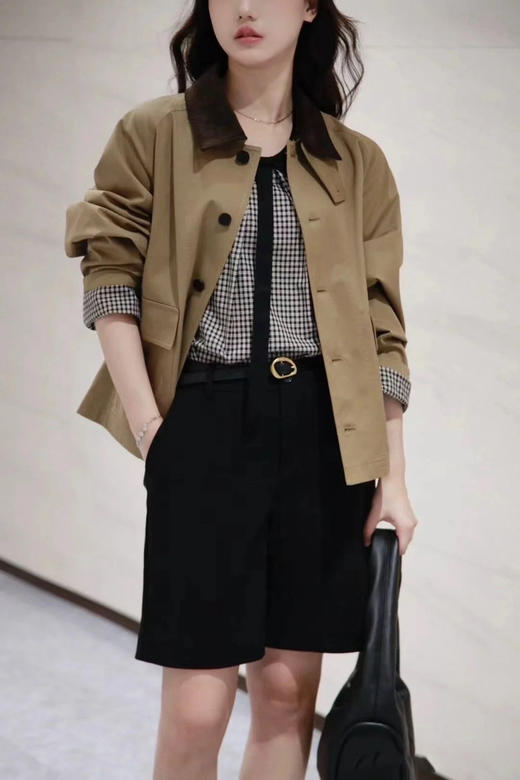 预售中旬发货，高密斜纹棉夹克巴恩风短外套 大身面料精选优质长绒棉 组织结构细腻 领部灯芯绒材质 自带复古滤镜 借鉴猎装风格 线条硬朗 可调节领袢 商品图7