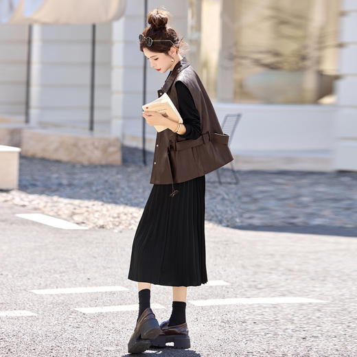 HR YF2620韩系气质PU皮马甲套装裙系带收腰显瘦百褶裙两件套 商品图2