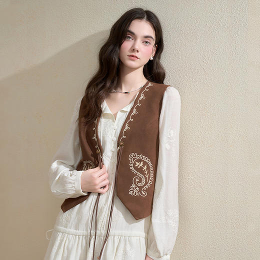 西遇波西米亚复古刺绣背心马甲女秋季宽松显瘦度坎肩外搭上衣V3055134 商品图4