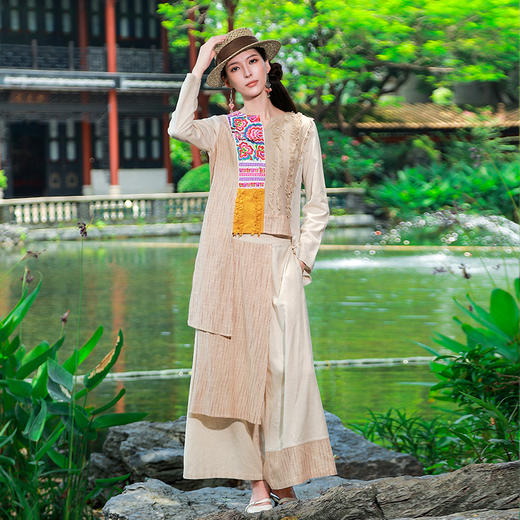 【出游新品】归弥民族风拼撞上衣 | v领设计 | 现货加急发 商品图1