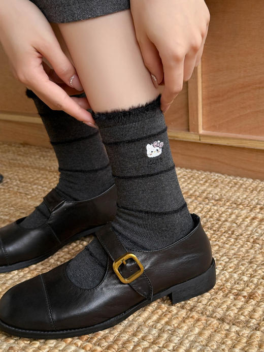 4双装！2025秋款女袜 可爱kitty猫刺绣 格雷灰色系中筒袜 61%精梳棉 袜头无骨不硌脚 商品图3