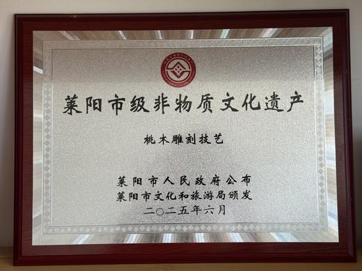【陌上桃木系列-桃木小挂件】最早的一批桃树进入了老树期老树基本不会长桃子 伐掉之后的老桃树制作的桃木手串带自然木纹 美观大方 商品图2