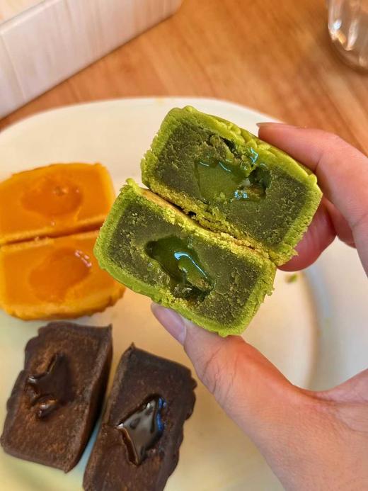 减糖减油，港式顶配版流心月饼🥮【流心月饼】6枚一盒，奶黄流心、抹茶流心、朱古力流心！伊尼斯黄油、 法芙娜巧克力、五十铃抹茶、 安佳奶粉、kara椰浆、日本林原海藻糖、铁塔奶油 这些原料，口感超级好！ 商品图6