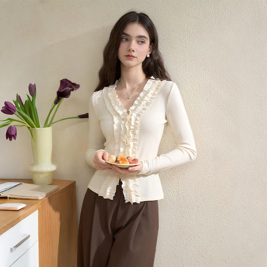 西遇法式双层立体花边长袖针织T恤女秋季V领修身显瘦上衣V3051221 商品图0