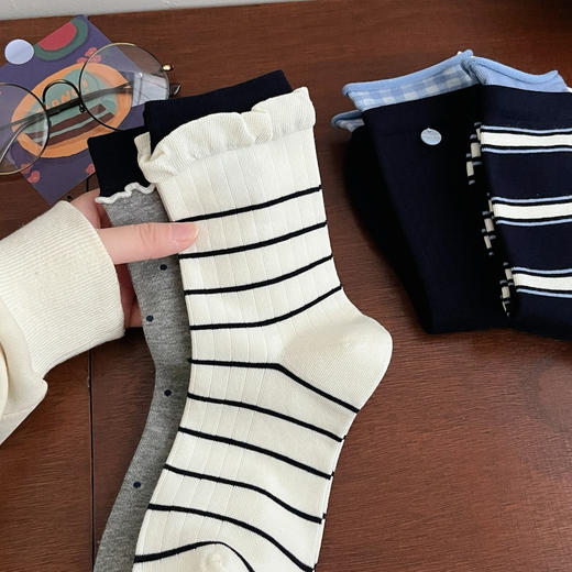 4双装！2025秋款女袜藏青系小狗刺绣 可爱波点 条纹卷边中筒袜  61%精梳棉 袜头无骨不硌脚 商品图3