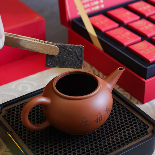 压箱底 寸金砖 小棋盘 5年陈普洱熟茶 小方砖 礼盒 15颗/120克/盒 商品图4