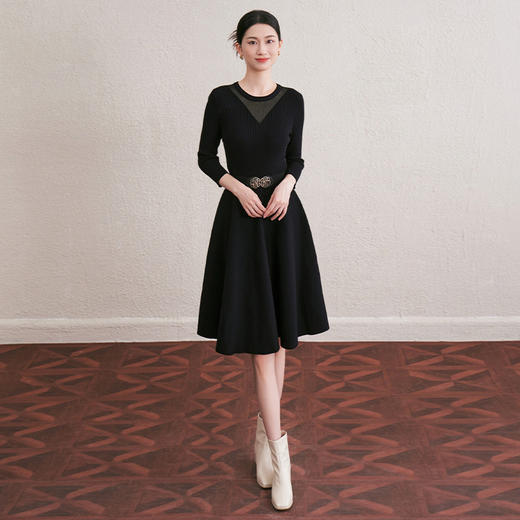 「自」全新升级【铂金会员330/天猫439/差价109】(50311)洛诗琳赫本风重工蕾丝拼接连衣裙2025秋季修身七分袖针织裙 商品图2