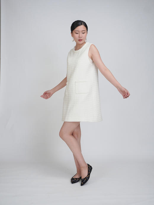 sz3s53_凝脂色_连衣裙_春秋_圆领无袖小香风粗花呢直筒 A 字短款_高级女装_BERNIEELEN 伯妮斯茵 商品图1