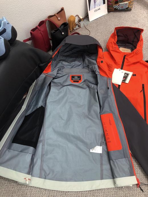 点此购买 可隆1992C-Knit男女款冲锋衣 LL 329198 商品图11