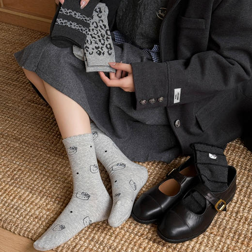 4双装！2025秋款女袜 可爱kitty猫刺绣 格雷灰色系中筒袜 61%精梳棉 袜头无骨不硌脚 商品图8