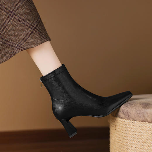 【预售5天】巨显瘦~柔软舒适通勤粗跟方头后拉链瘦瘦短靴女DS&1877 商品图3