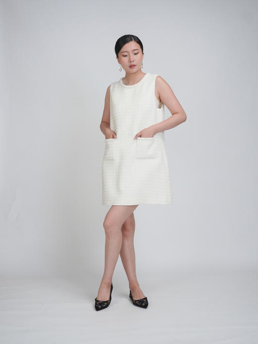 sz3s53_凝脂色_连衣裙_春秋_圆领无袖小香风粗花呢直筒 A 字短款_高级女装_BERNIEELEN 伯妮斯茵 商品图5