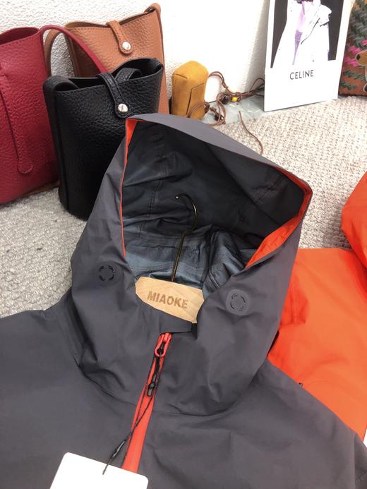 点此购买 可隆1992C-Knit男女款冲锋衣 LL 329198 商品图8