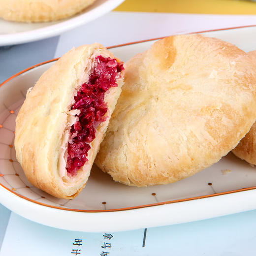 经典云南鲜花饼，5盒装（50块），精选玫瑰鲜花入馅，传统工艺制作，外皮层层酥松、内馅软糯清甜，花瓣清晰可见，花香浓郁、甜而不腻，独立小包装，外出游玩、亲友小聚，干净又方便M 商品图1