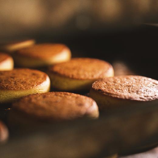 热卖！观徽 “徽州手作非遗月亮的饼” 中秋酥皮月饼 菜油/麻油/茶油 3种口味 500g*2盒 商品图4