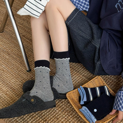 4双装！2025秋款女袜藏青系小狗刺绣 可爱波点 条纹卷边中筒袜  61%精梳棉 袜头无骨不硌脚 商品图5