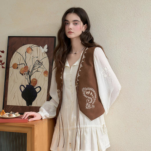 西遇波西米亚复古刺绣背心马甲女秋季宽松显瘦度坎肩外搭上衣V3055134 商品图2
