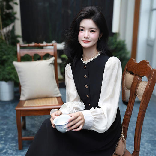 西遇法式黑色长袖连衣裙女秋季新款小香风a字收腰中长裙SS051433 商品图2