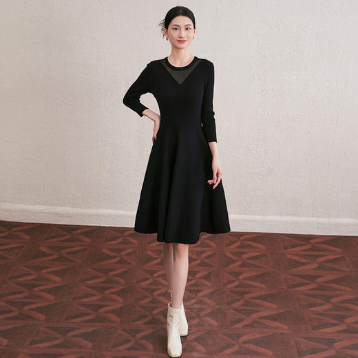 「自」全新升级【铂金会员330/天猫439/差价109】(50311)洛诗琳赫本风重工蕾丝拼接连衣裙2025秋季修身七分袖针织裙 商品图1