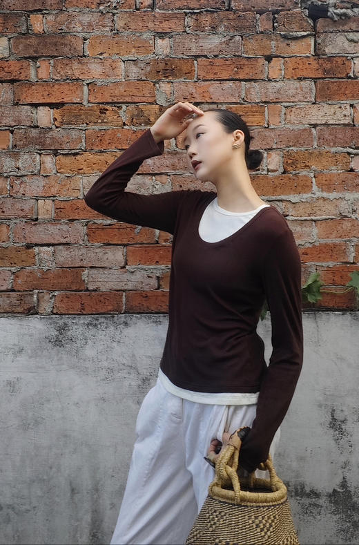 【第二层肌肤】噢蜜ooomeooo假两件大U领打底衣 商品图4