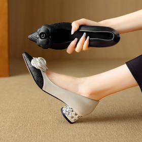 【预售5天】秋季新款鱼皮拼接山茶花小香风粗跟通勤休闲浅口单鞋DB&M6531