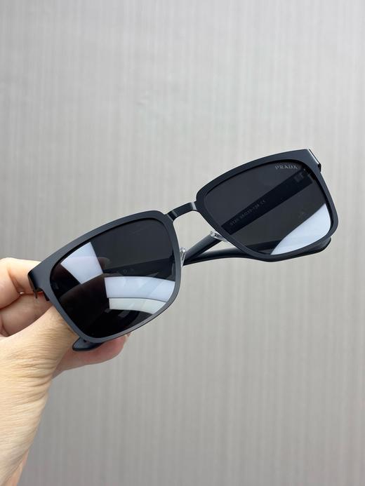 爆款上新！普家2025最新款情侣款墨镜，情侣款防紫外线偏光太阳镜 商品图1